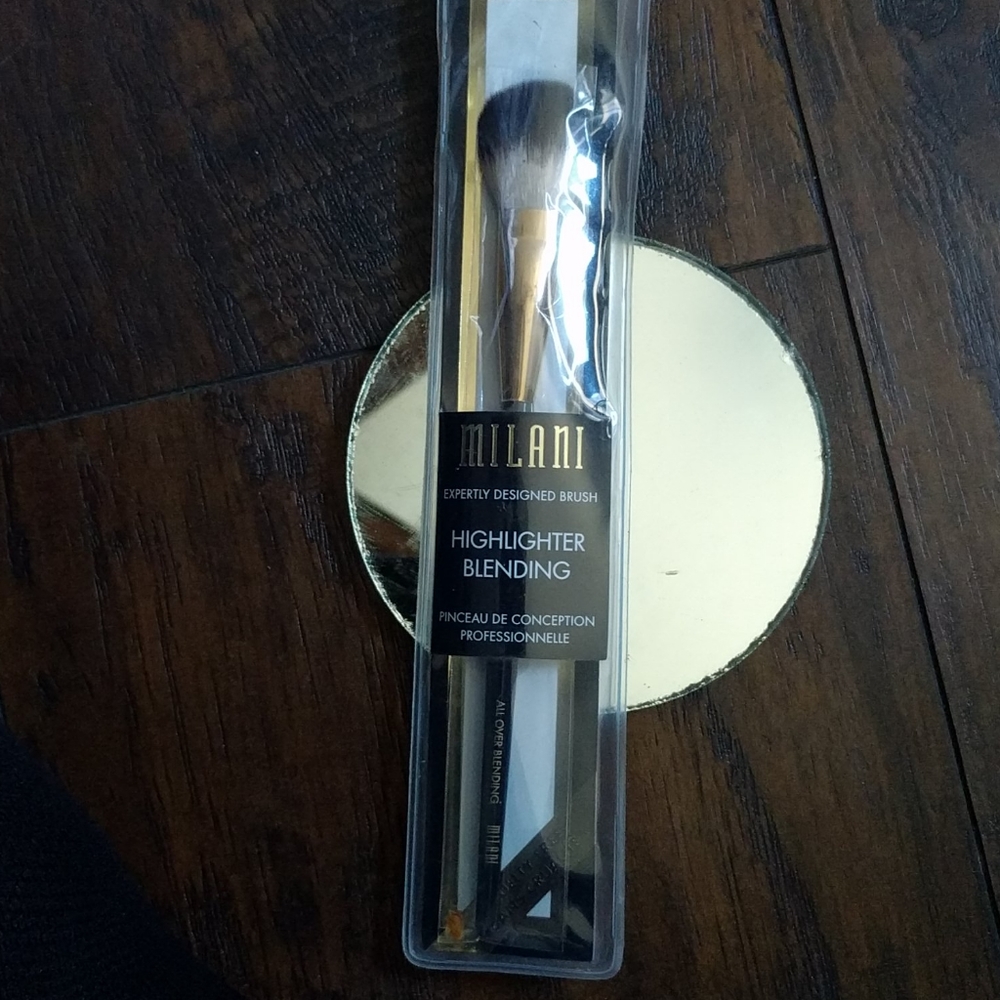 Milani highlighter blending brush